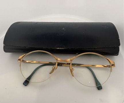 BOUCHERON - Paire de LUNETTES en métal doré, avec 