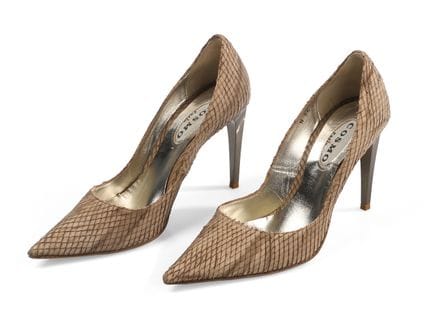 COSMO Paris - Ein Paar Pumps aus beigem Leder in P