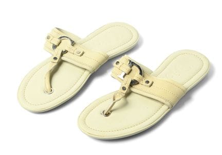 DIOR – Paar Sandalen aus beigem Leder mit versilbe