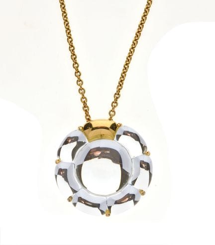 BACCARAT - COLLIER en métal doré et cristral en fo