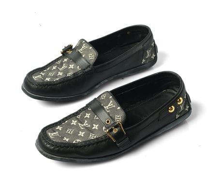 Louis VUITTON – Paar Damen-Mokassins aus schwarzem