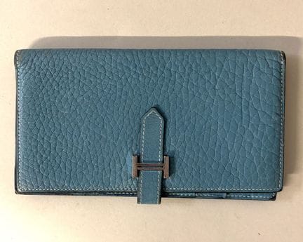 HERMÈS - PORTEFEUILLE modèle "Béarn" en cuir bleu 