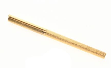 ST DUPONT stylo plume en or jaune 750/1000 ,résine