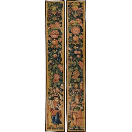 PAIRE DE PORTIERES en tapisserie représentant des 