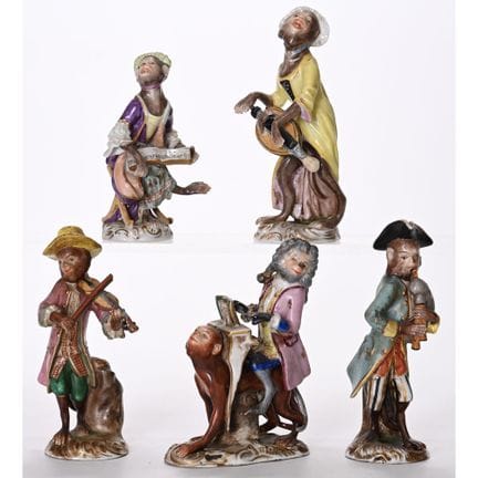 SAXONIA. 5 FIGURAS de porcelana policromada que re