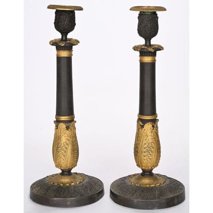 BONITO PAR DE CANDELEROS RESTAURADOS de bronce con