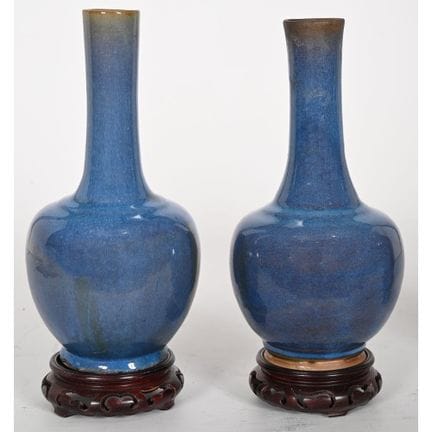 PAR DE JARRONES de cerámica esmaltada en azul con 