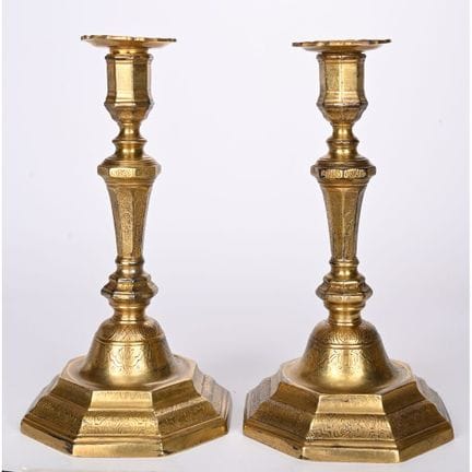 PAR DE CANDELEROS DE LUIS XIV de bronce dorado con