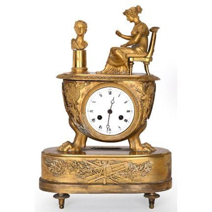 RELOJ DE PENDULO DE ESTILO IMPERIO, de bronce dora