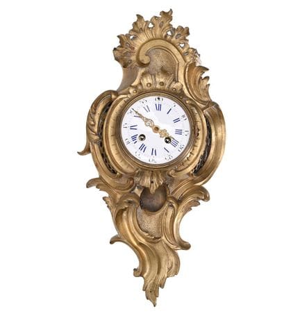 VITRINA LUIS XV de bronce dorado con decoración mo