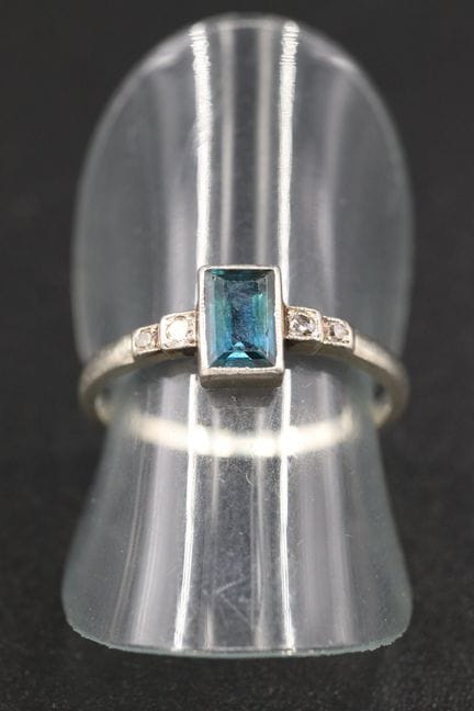 Zierlicher Retro-Ring aus 18 Karat Weißgold (750°/