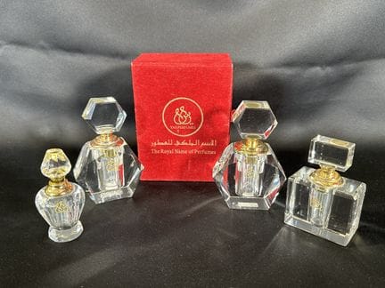 YAS Parfums - Quatre flacons en cristal siglés du 