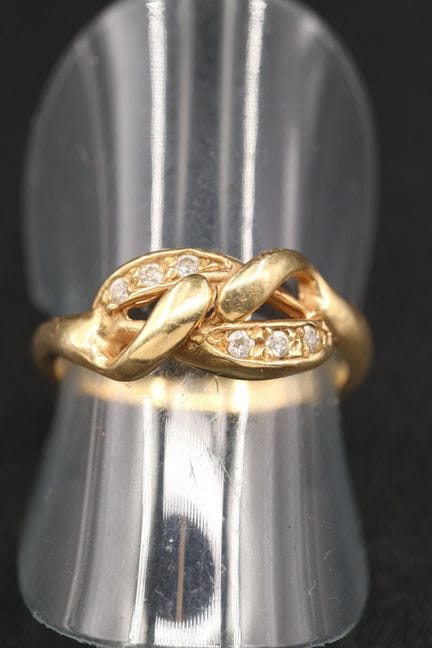 Ring in Form einer Schleife aus 18 Karat Gelbgold 
