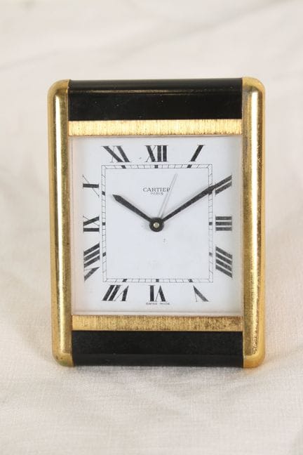 CARTIER – Wecker aus vergoldetem Metall in rechtec