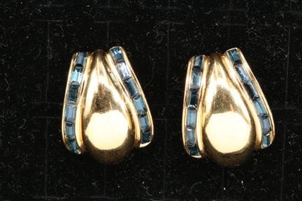 YVES SAINT LAURENT - Paire de clips d'oreilles vin