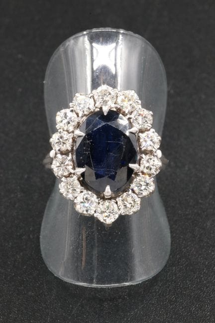 Pompadour-Ring aus 18-karätigem Weißgold (750°/00)