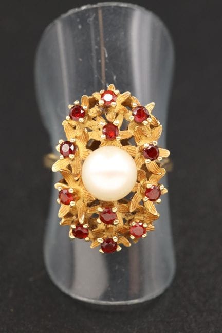 Ring aus 18 Karat Gelbgold (750°/00) mit Amati-Fin