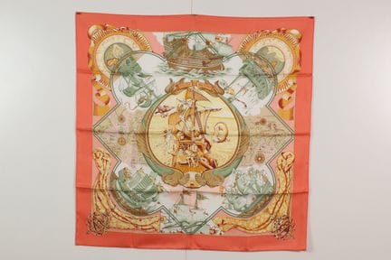 HERMES - Carré en twill de soie imprimé et titré "