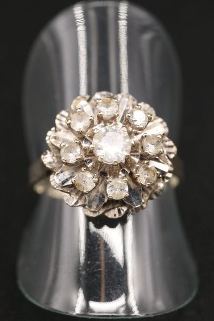 Blumenring aus 18 Karat Weißgold (750°/00), besetz
