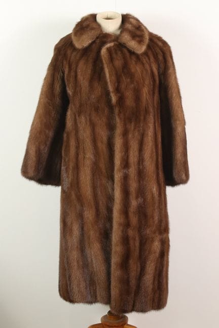 Manteau de vison à petit col. T. estimée 38. bel é