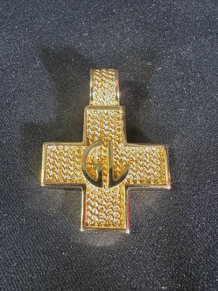 GUY LAROCHE - Pendentif croix en métal doré appliq