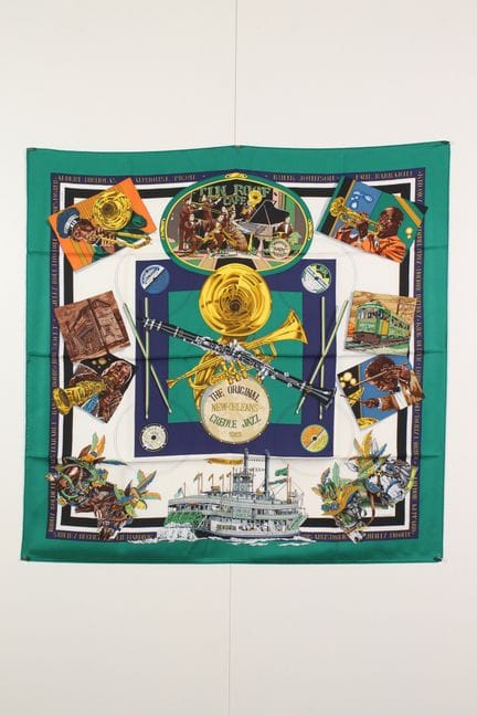 HERMES - Carré en twill de soie imprimé et titré "