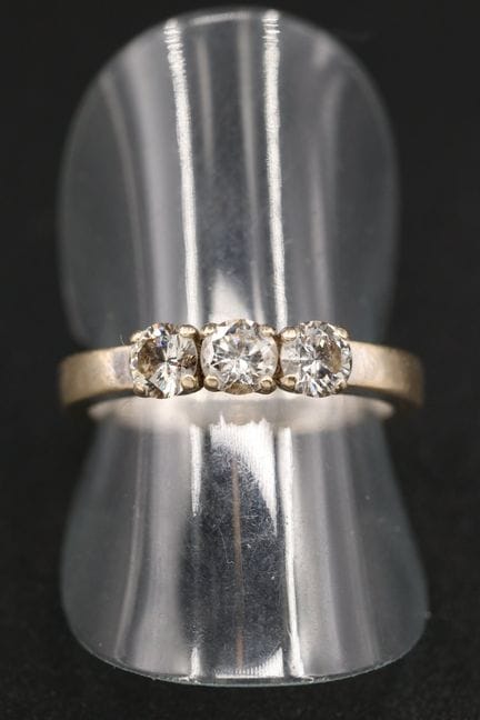 Trilogie-Ring aus 18 Karat Weißgold (750°/00) mit 