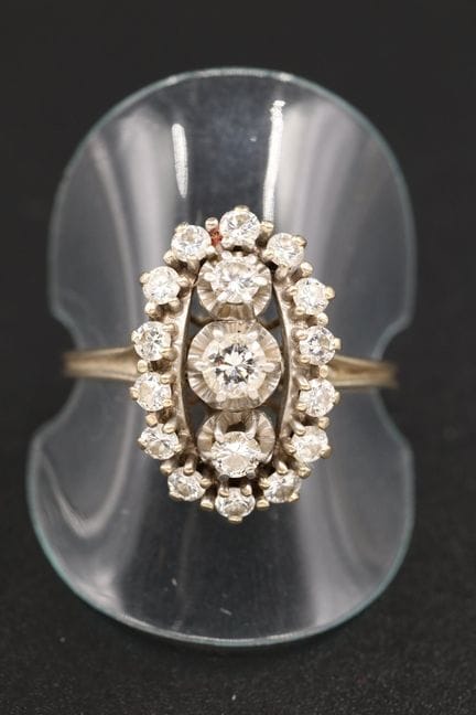 Marquise-Ring aus 18 Karat Weißgold (750°/00) mit 