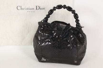 CHRISTIAN DIOR - Sac porté main en cuir verni faço