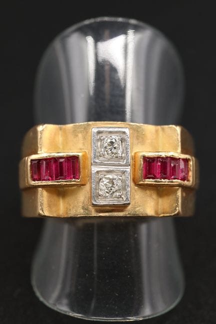 Tank-Ring aus 18 Karat Gelbgold (750°/00) und Plat