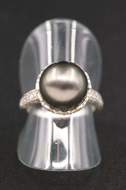 Solitärring aus 18 Karat Weißgold (750°/00) mit ei