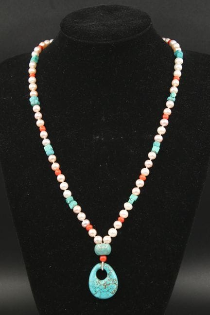 Modeschmuck-Halskette aus Süßwasserzuchtperlen in 