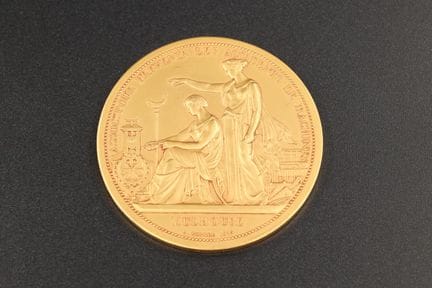 Runde Medaille aus 18-karätigem Gelbgold (750°/00)