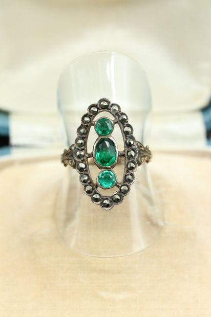 Antiker Marquise-Ring aus Gold und Silber, besetzt