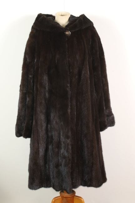 Manteau de vison à capuche.
