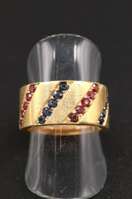 Schlagring aus 18 Karat Gelbgold (750°/00), verzie