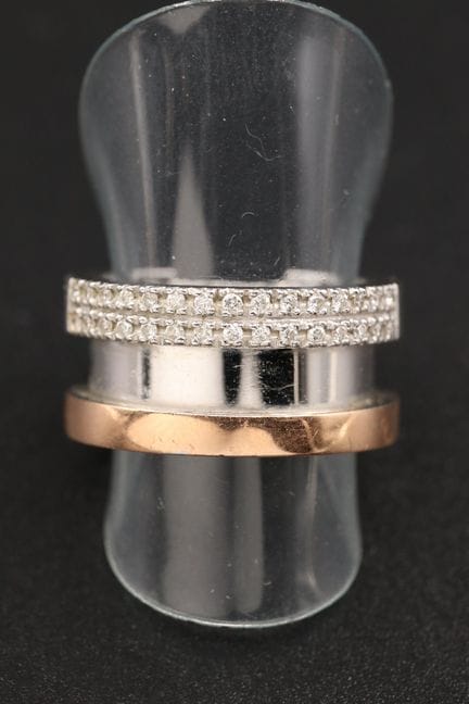 Ring aus 18-karätigem Zweifarbgold (750°/00) im ze