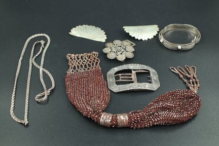Lot de bijoux en argent. Poids brut : 105 g. (quel