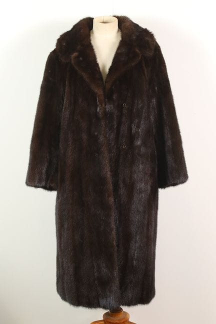 Manteau de vison mi-long à petit col. T. estimée 3