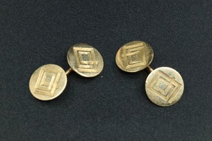 Ein Paar Manschettenknöpfe aus 18 Karat Gelbgold (