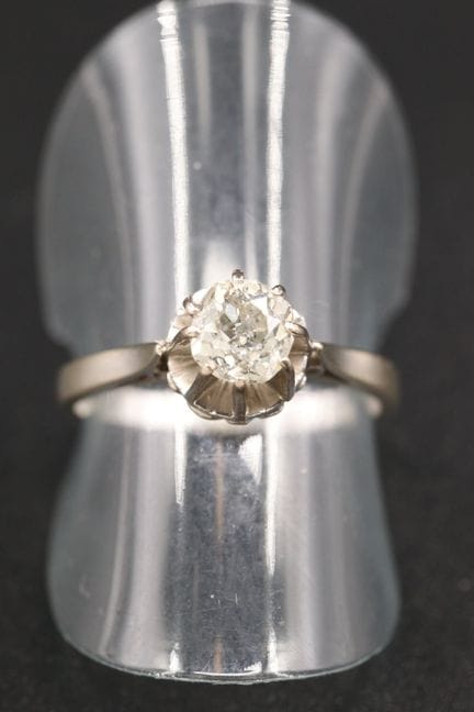 Solitärring aus 18 Karat Weißgold (750°/00) mit ei