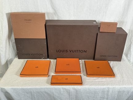 HERMES - Lot de boites vides en carton fort. On jo