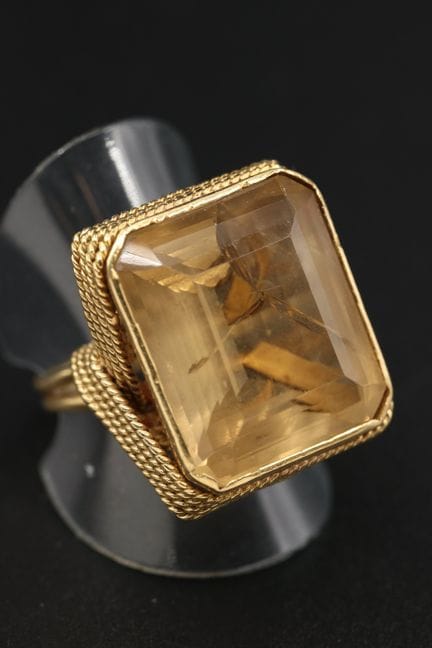 Cocktailring aus 18 Karat Gelbgold (750°/00), dess