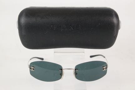 CHANEL - Paire de lunettes de soleil, la monture e