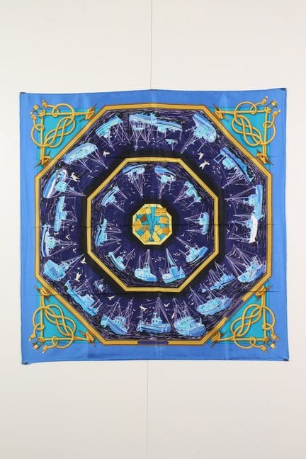 HERMES - Carré en twill de soie imprimé et titré "