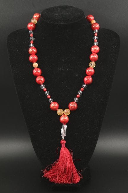 Modeschmuck-Halskette aus rot- und goldfarbenen as