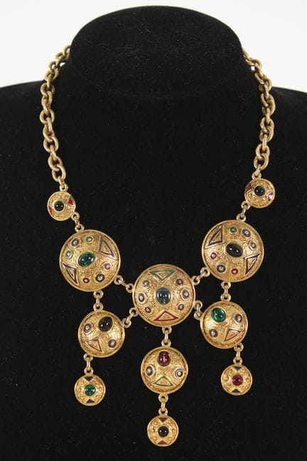Collier couture draperie en métal doré à motifs de