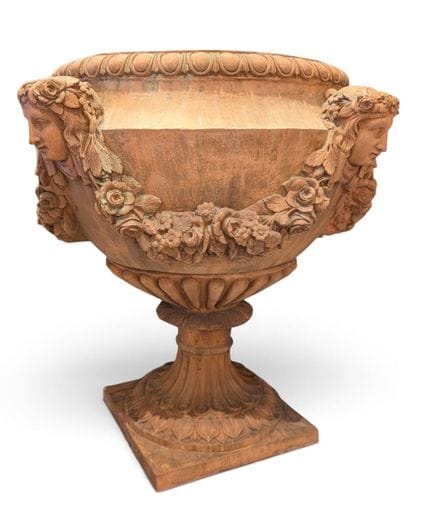 GARDEN ORNAMENT
Impressive Medici vase or terracot