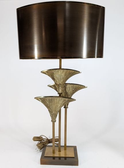 MAISON CHARLES 
“Thèbes” Model 
Lamp featuring thr