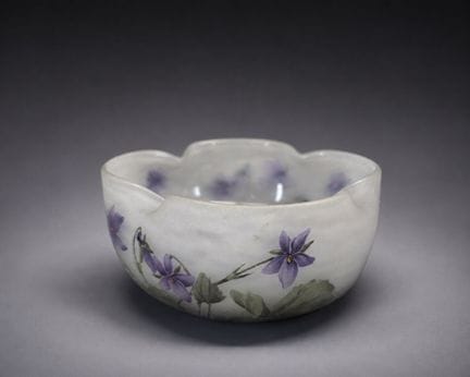 DAUM Nancy France 
Round bowl with a four-lobed ri